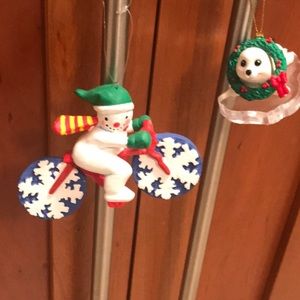 Set of 2 red and green Christmas ornaments
